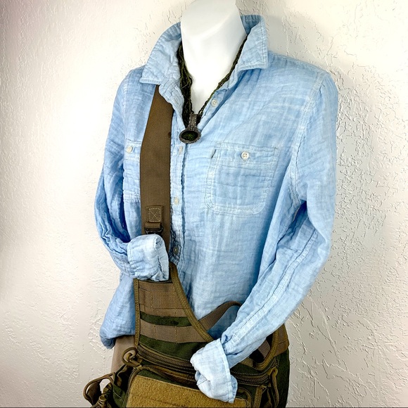 Levi's Tops - 3/$15 LEVI'S Button-Down Long Sleeve Shirt